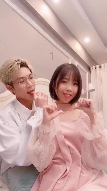 如何看待央视女记者王冰冰走红？
